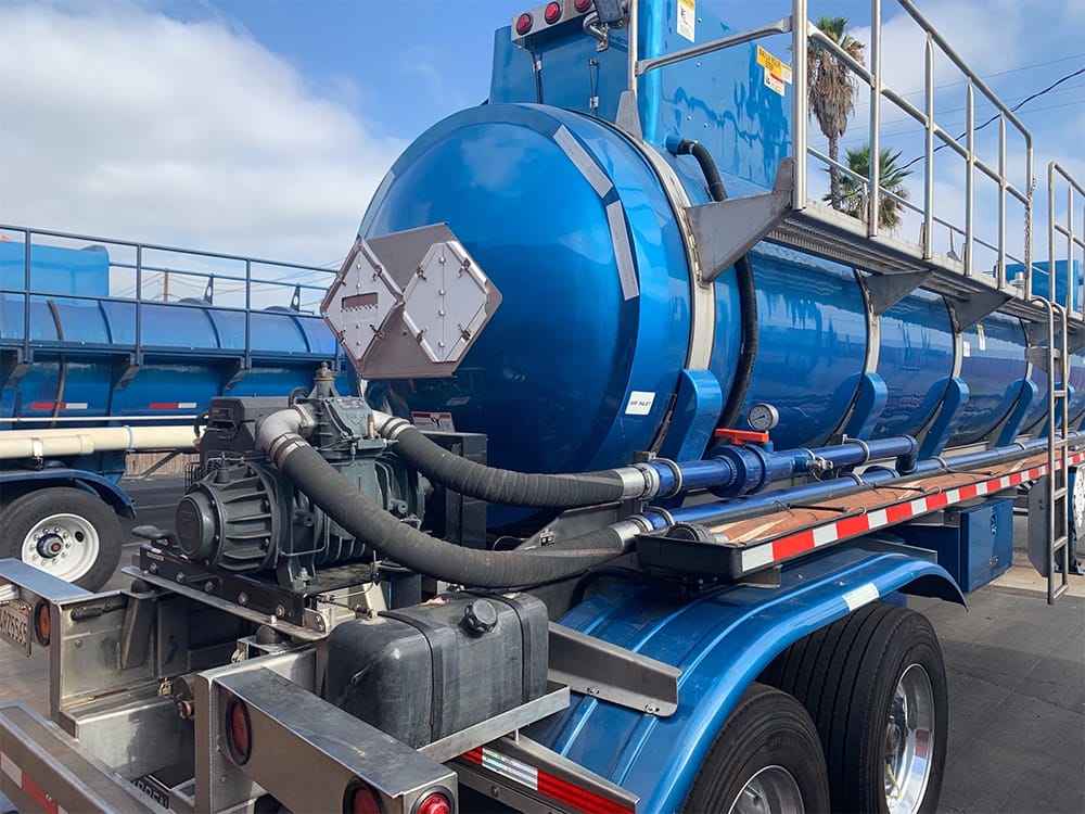 Vacuum tank trailer tank head view.